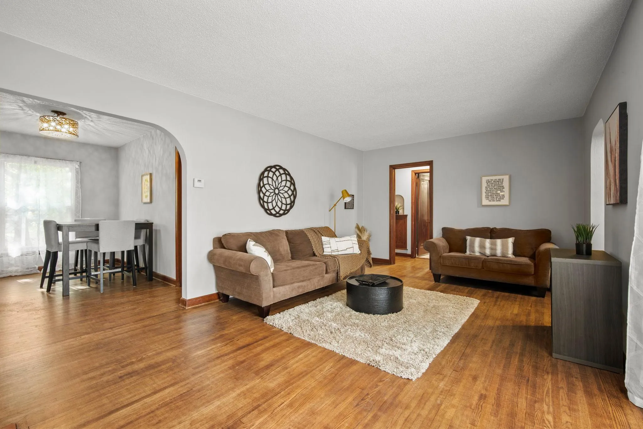 Photo 5 of 532 W Broadway Avenue