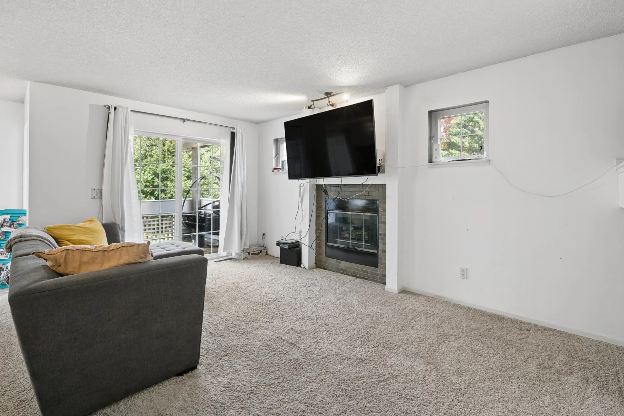 Photo 3 of 15665 24th N Avenue Unit A