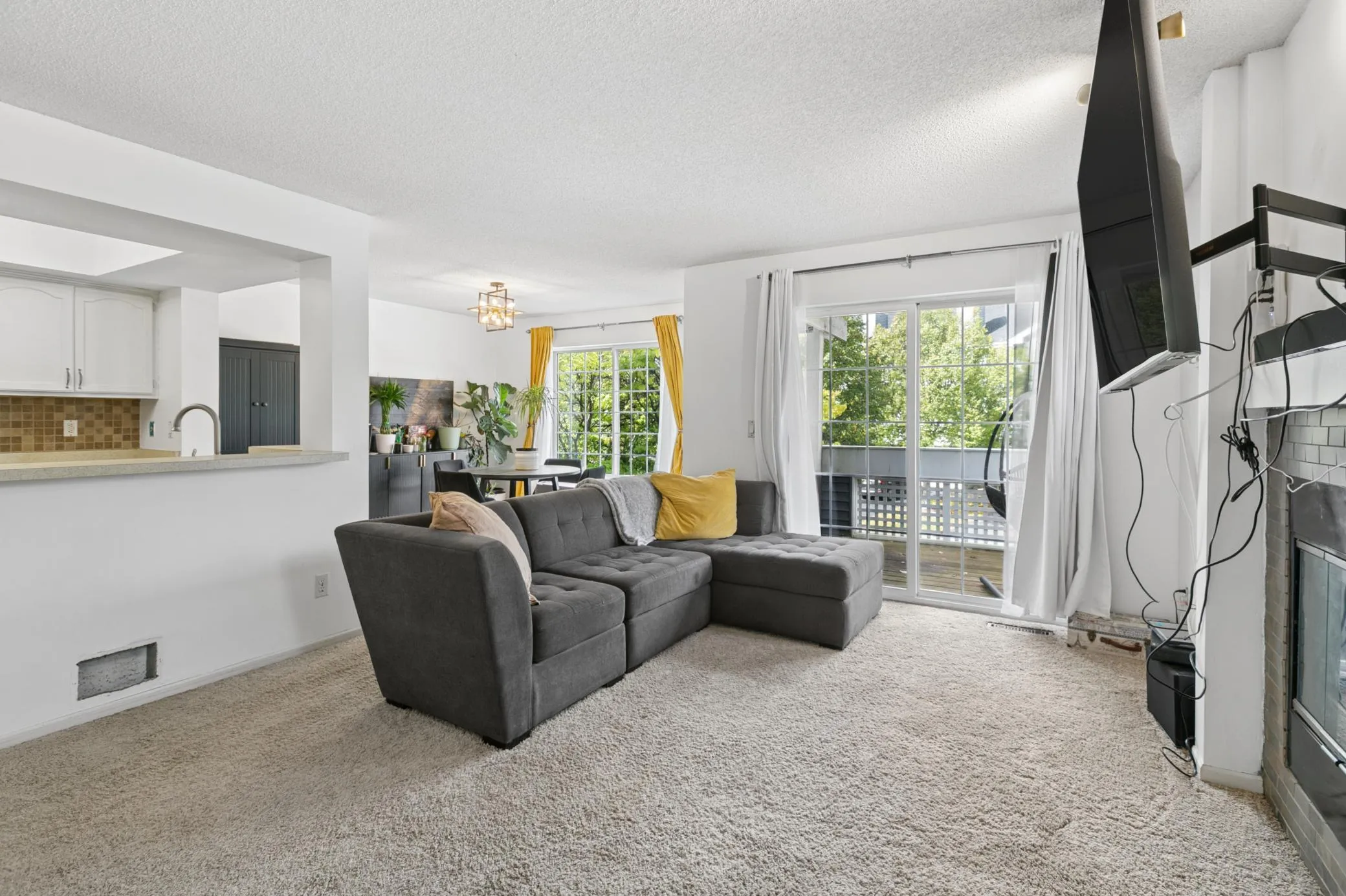 Photo 2 of 15665 24th N Avenue Unit A