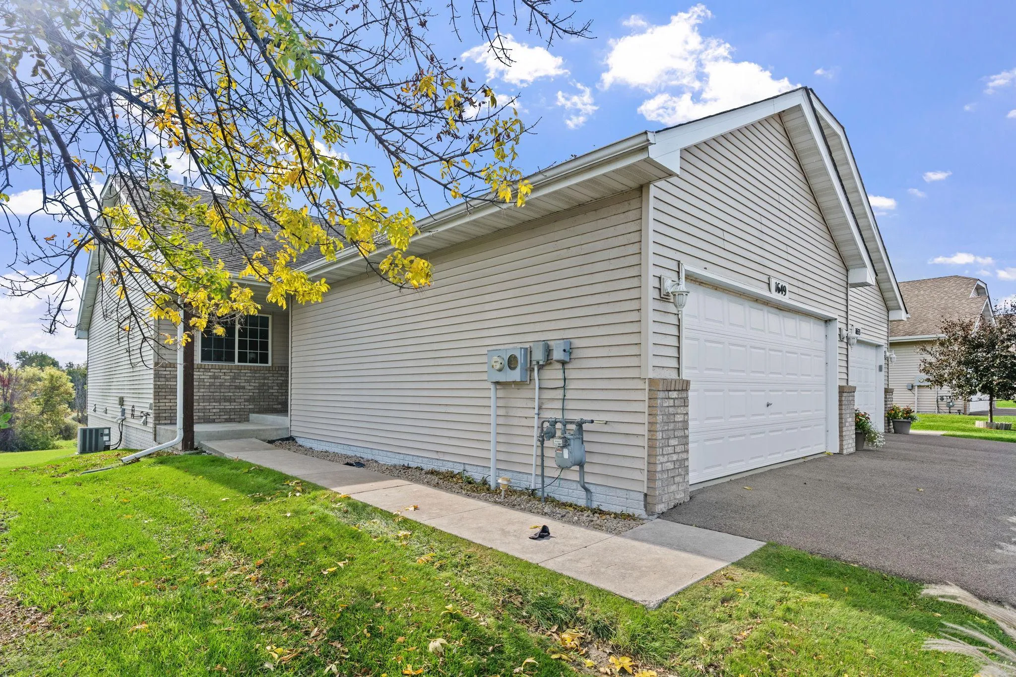 Photo 3 of 1649 Lakeridge Way