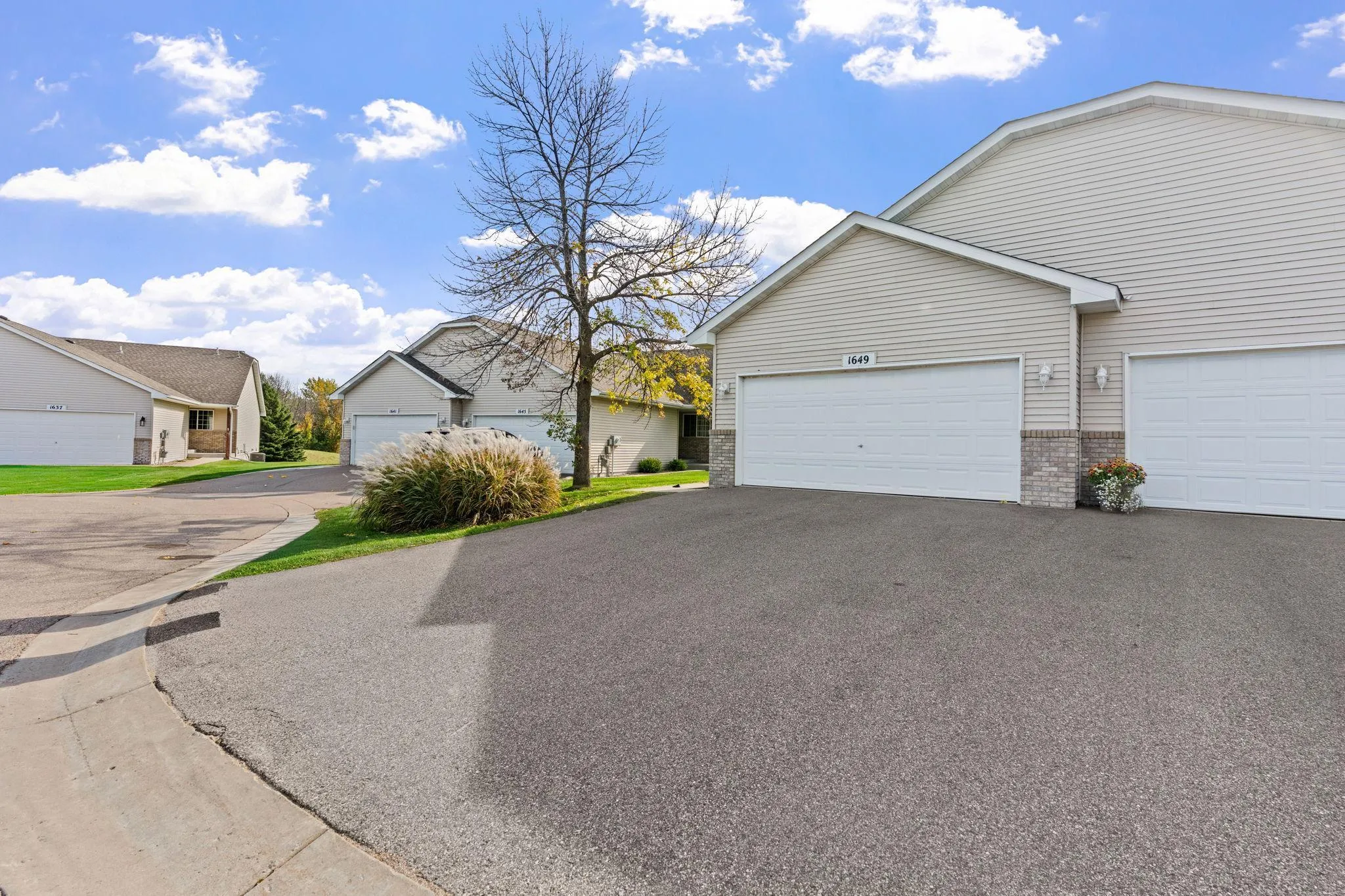 Photo 2 of 1649 Lakeridge Way
