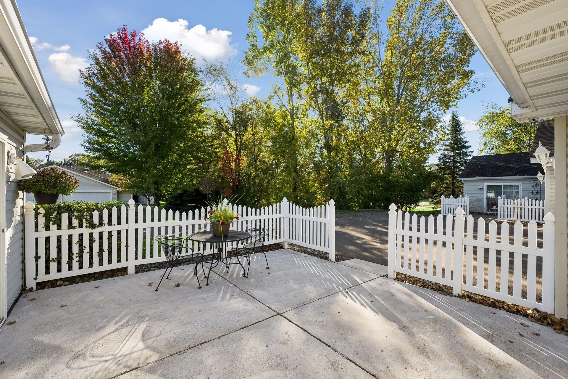 Photo 5 of 19107 Jackson Nw Court