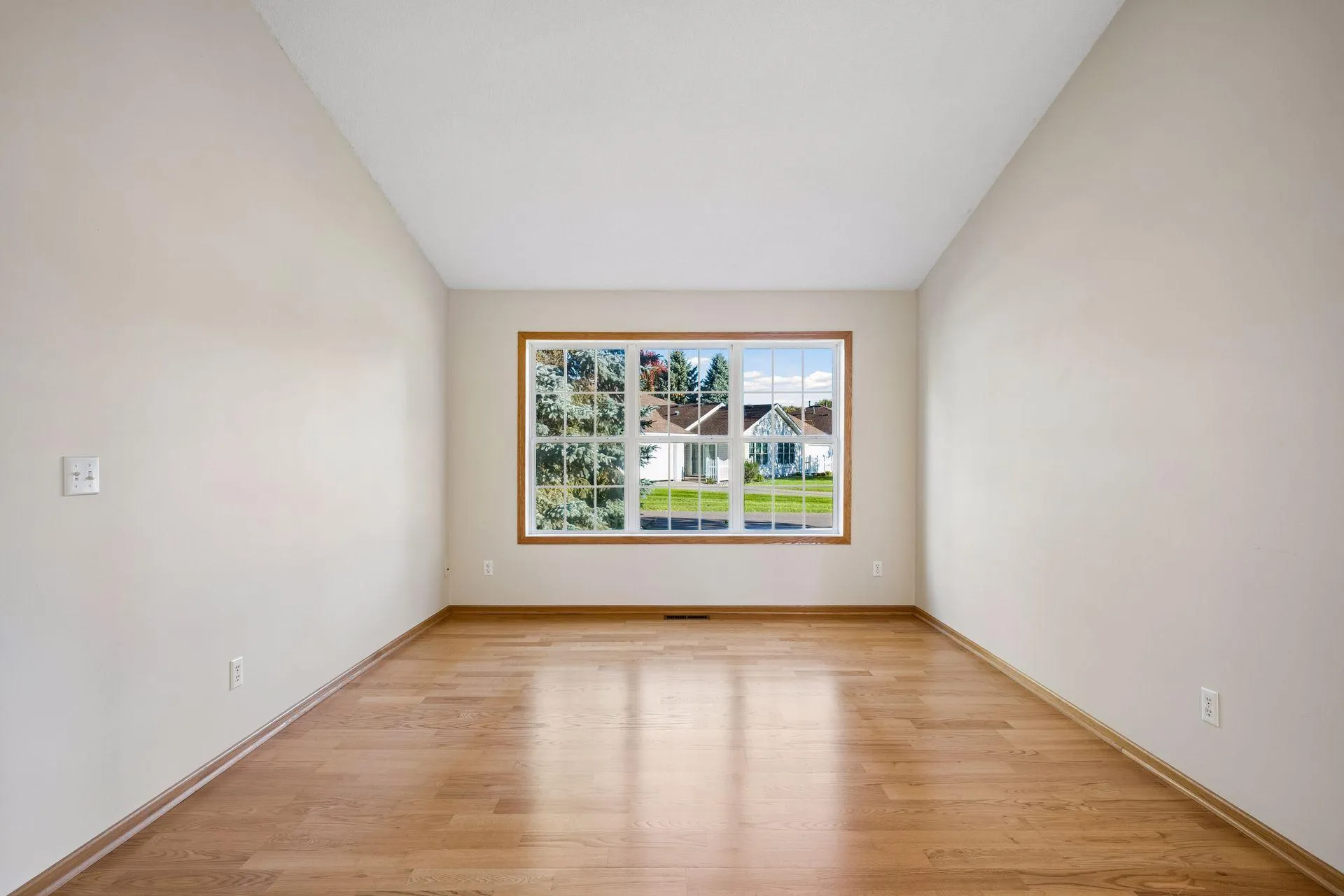 Photo 11 of 19107 Jackson Nw Court