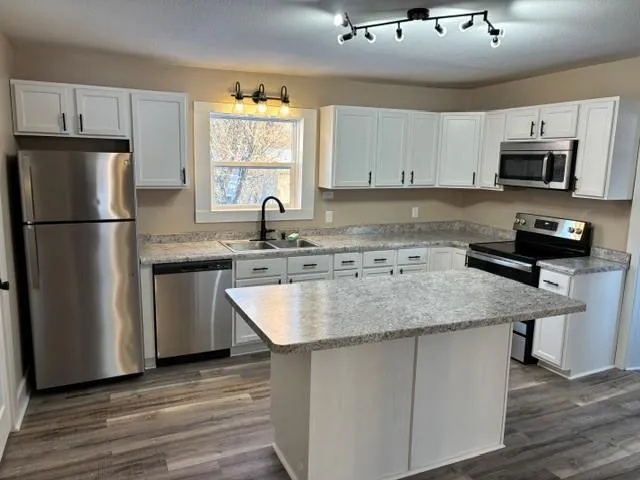 Photo 2 of 517 7th E Street