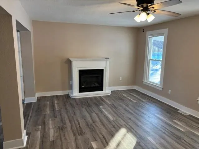 Photo 4 of 517 7th E Street
