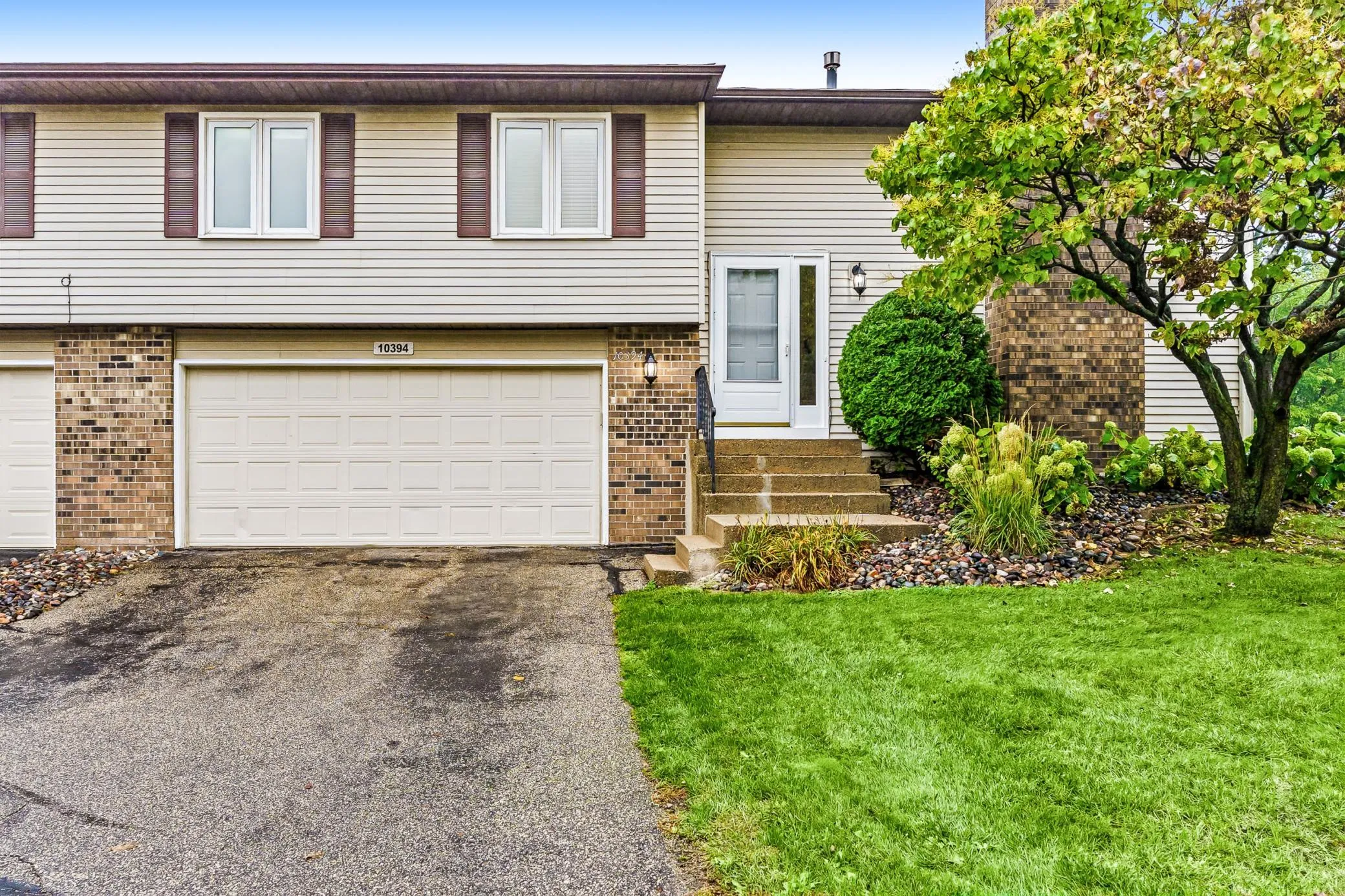 Photo 2 of 10394 Balsam Lane