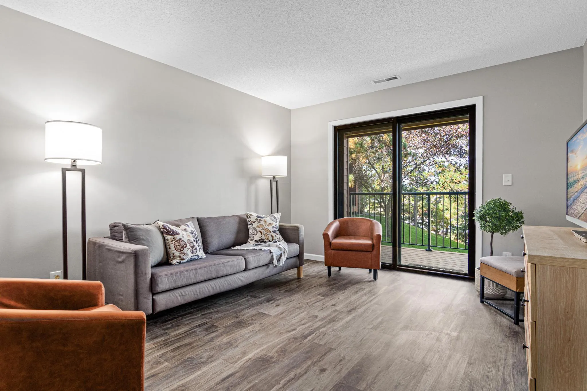 Photo 4 of 8013 Xerxes S Avenue Unit B103