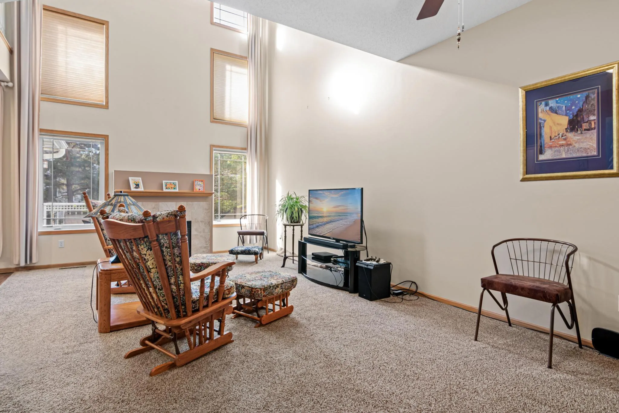 Photo 3 of 629 Sutherland Drive