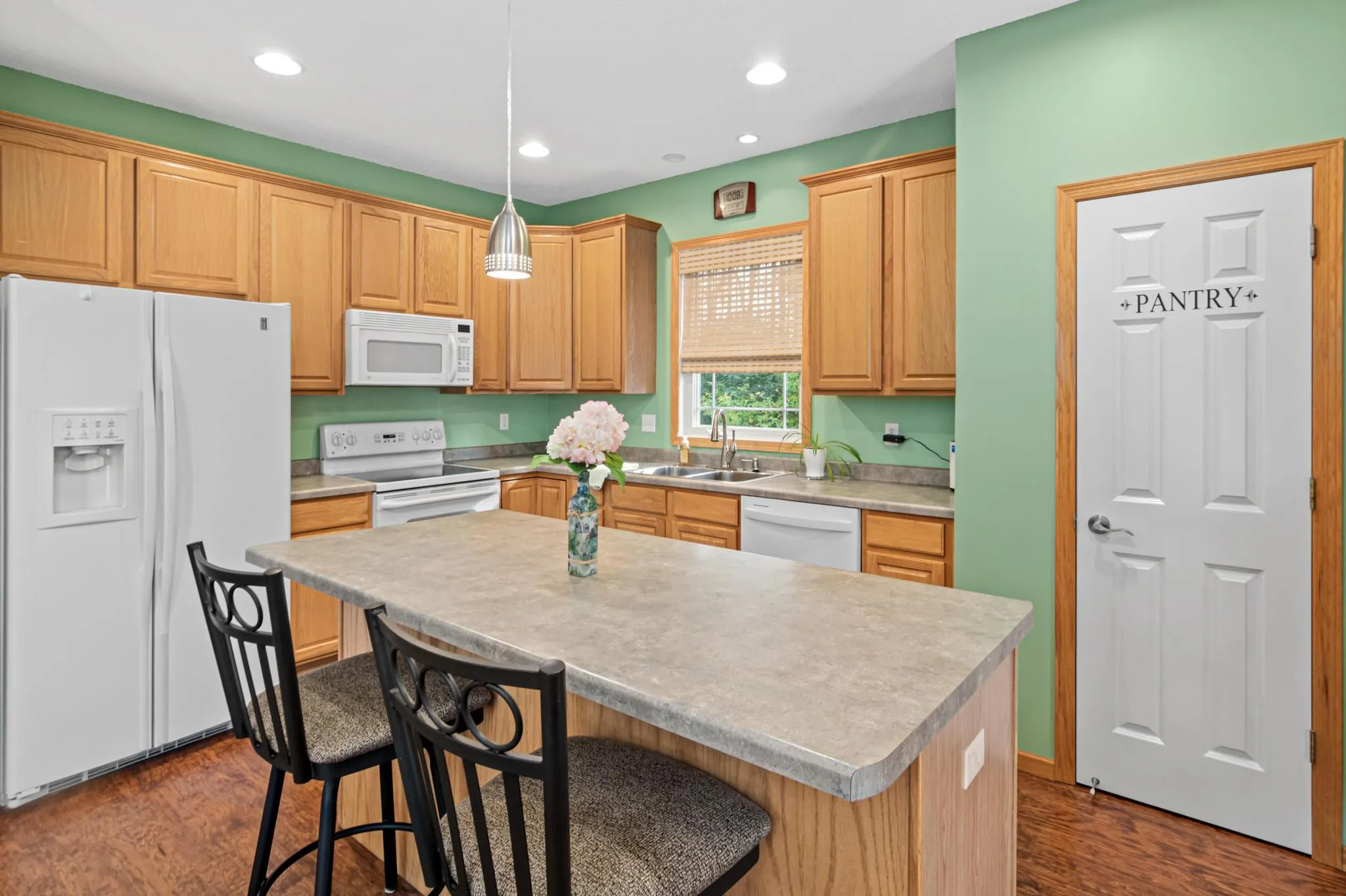 Photo 6 of 629 Sutherland Drive