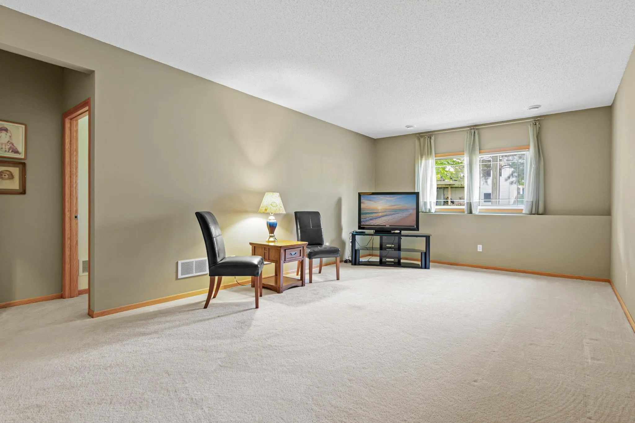 Photo 14 of 629 Sutherland Drive