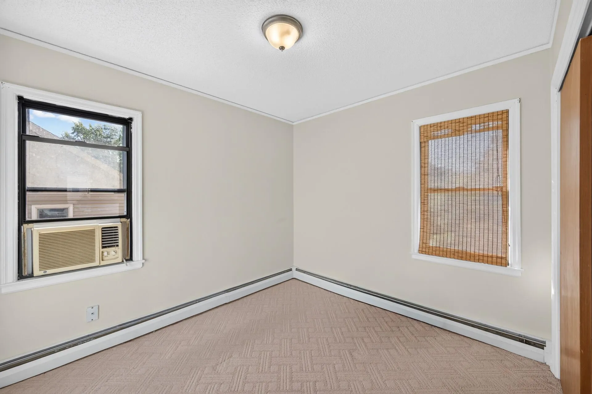 Photo 7 of 4858 6th Ne Street