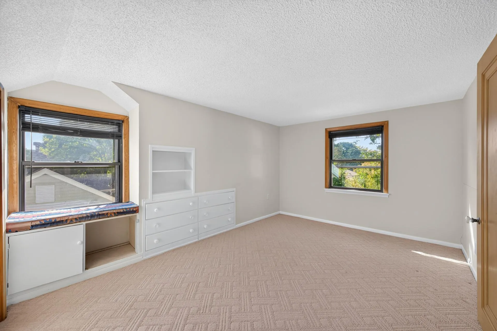 Photo 17 of 4858 6th Ne Street