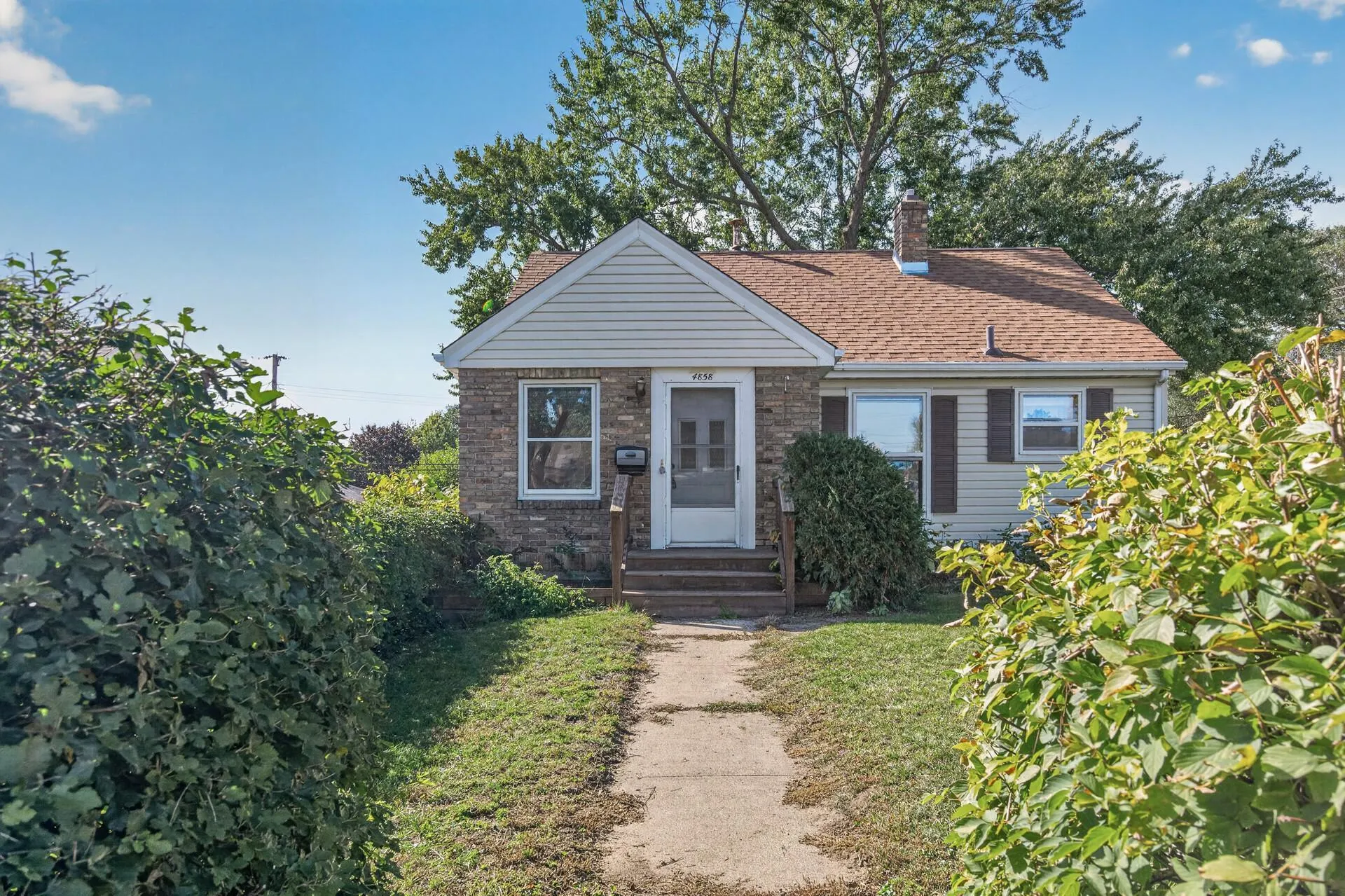 Photo 2 of 4858 6th Ne Street