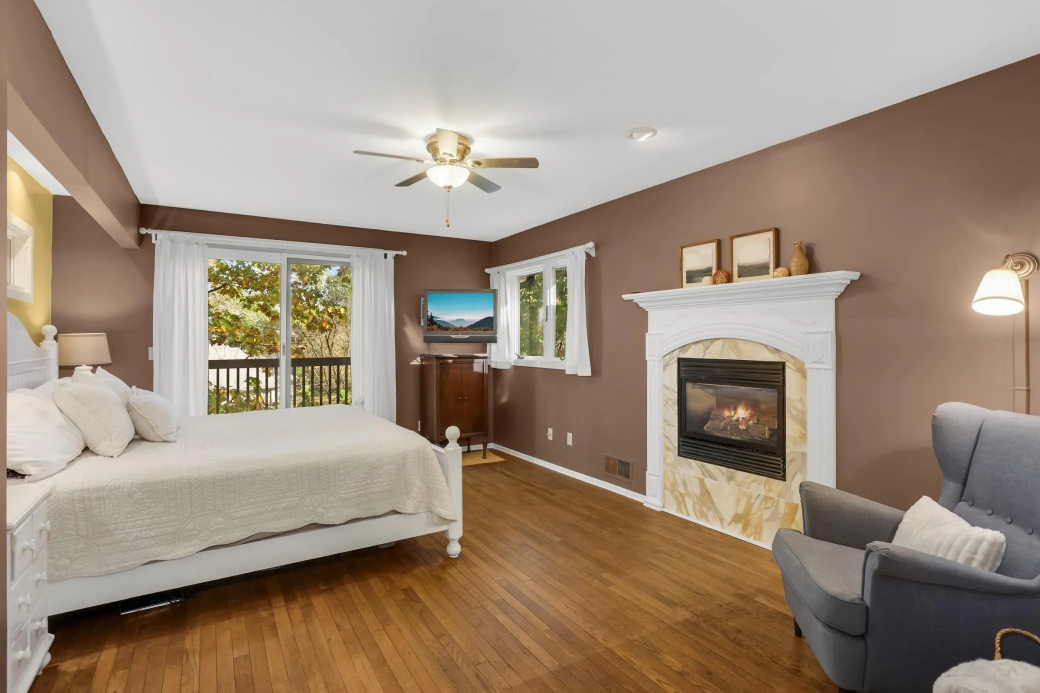 Photo 7 of 10294 Oak Shore Drive