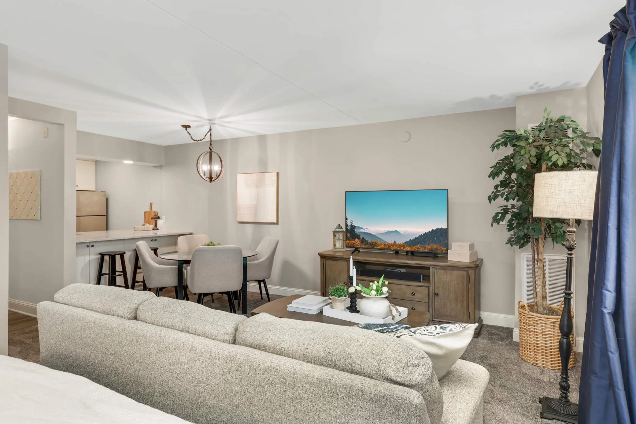 Photo 7 of 6710 Vernon S Avenue Unit 409