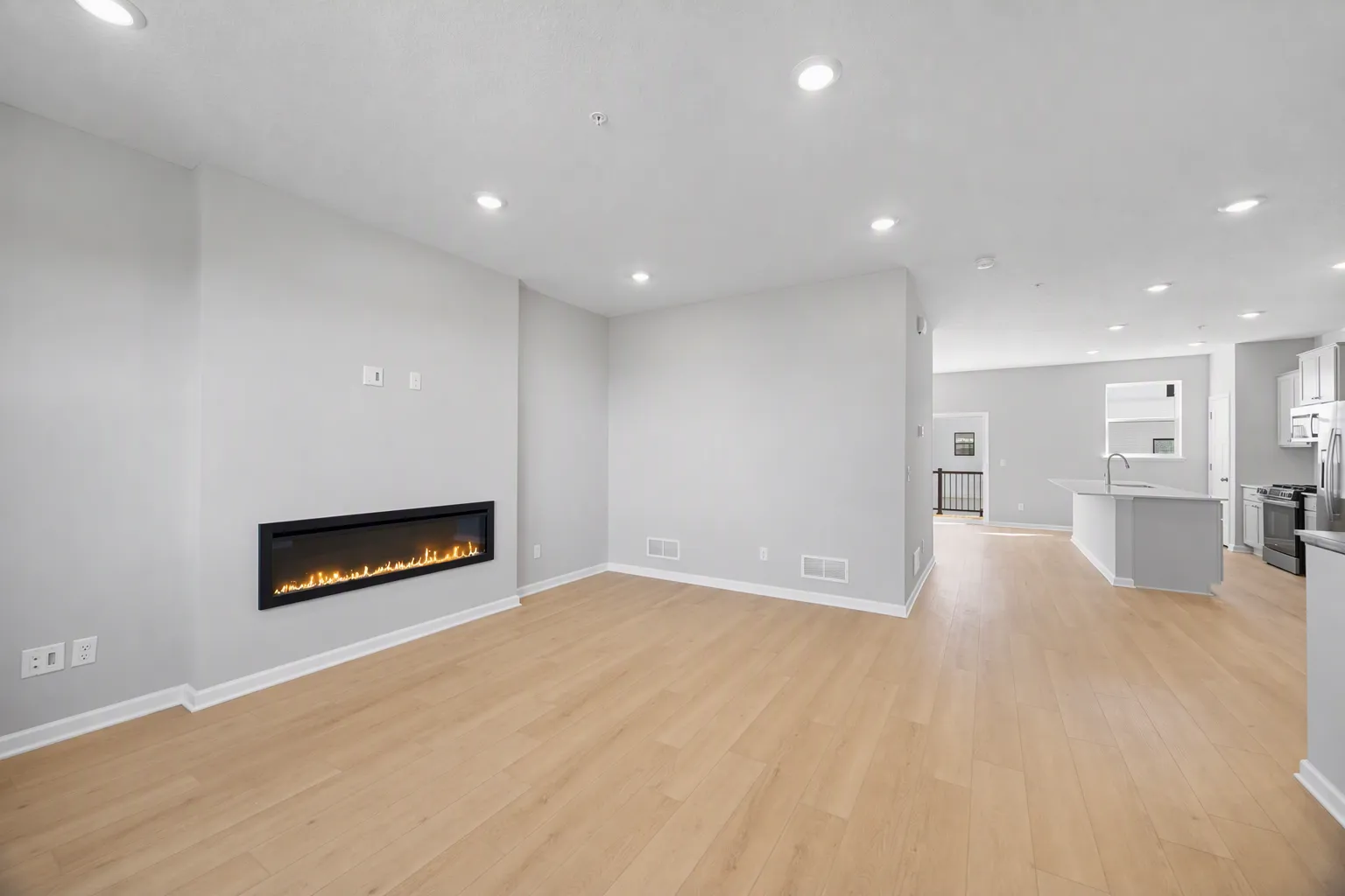Photo 4 of 10376 Birchwood Circle