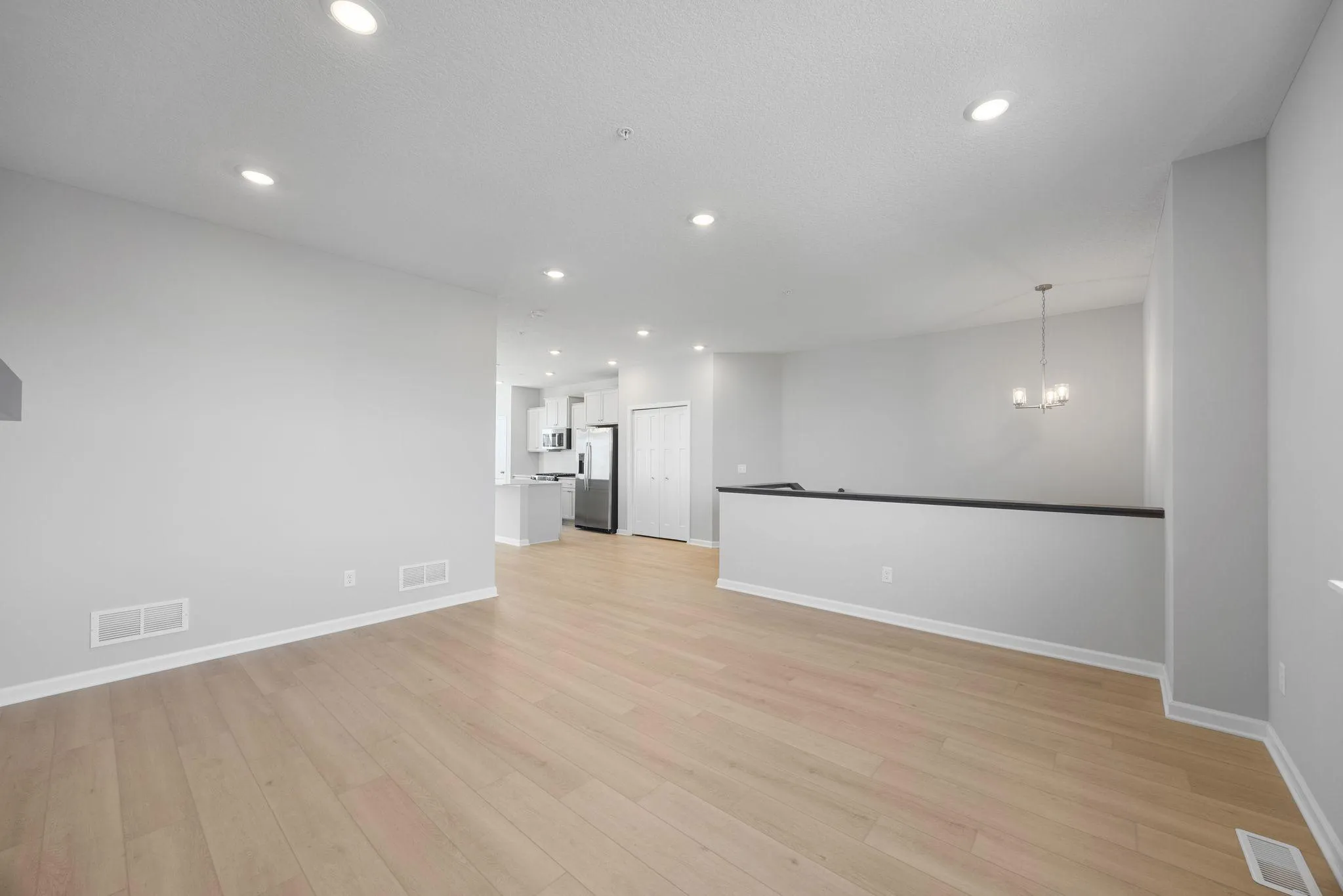 Photo 5 of 10376 Birchwood Circle