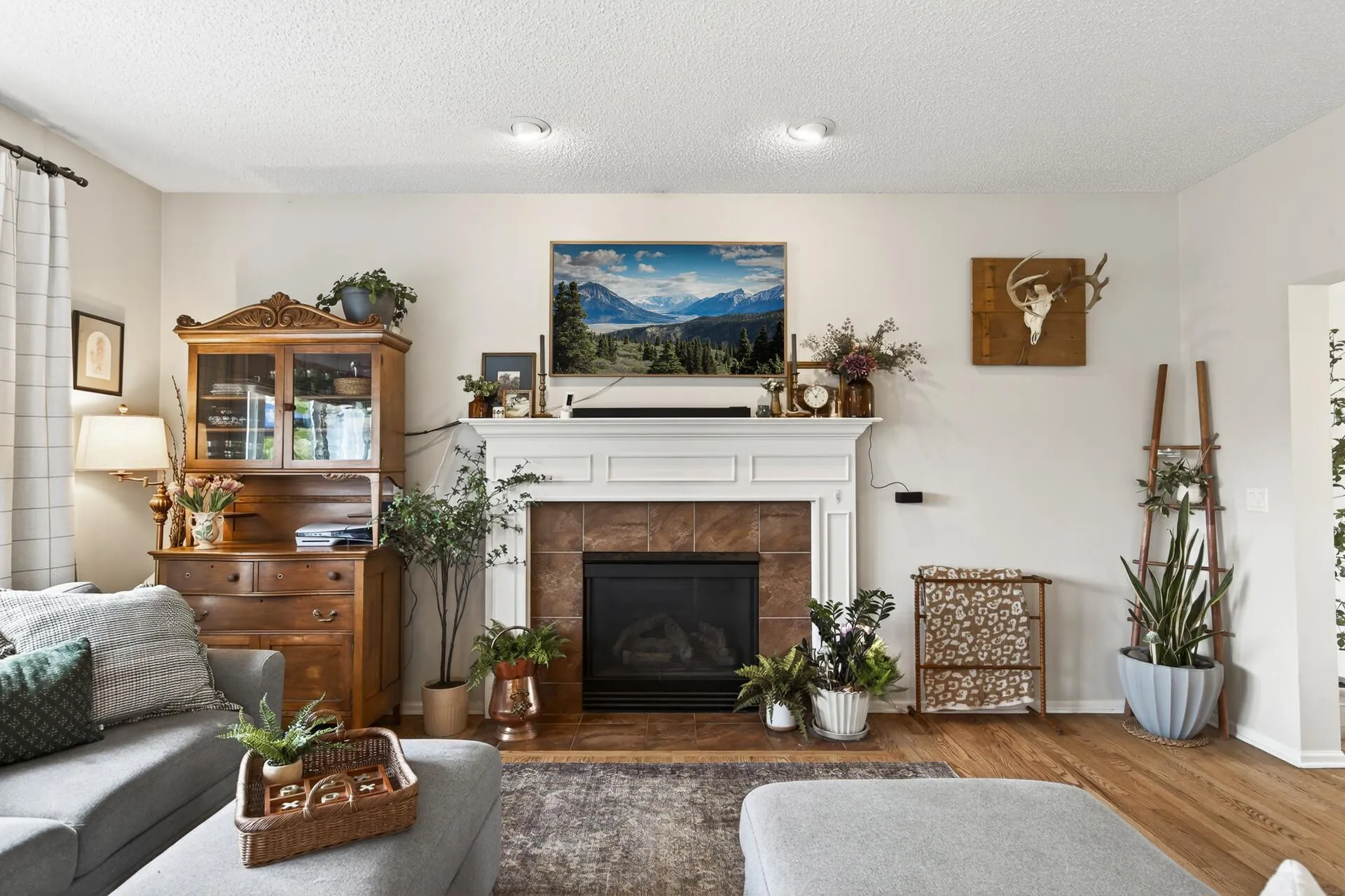 Photo 4 of 6698 Mackenzie Ne Avenue