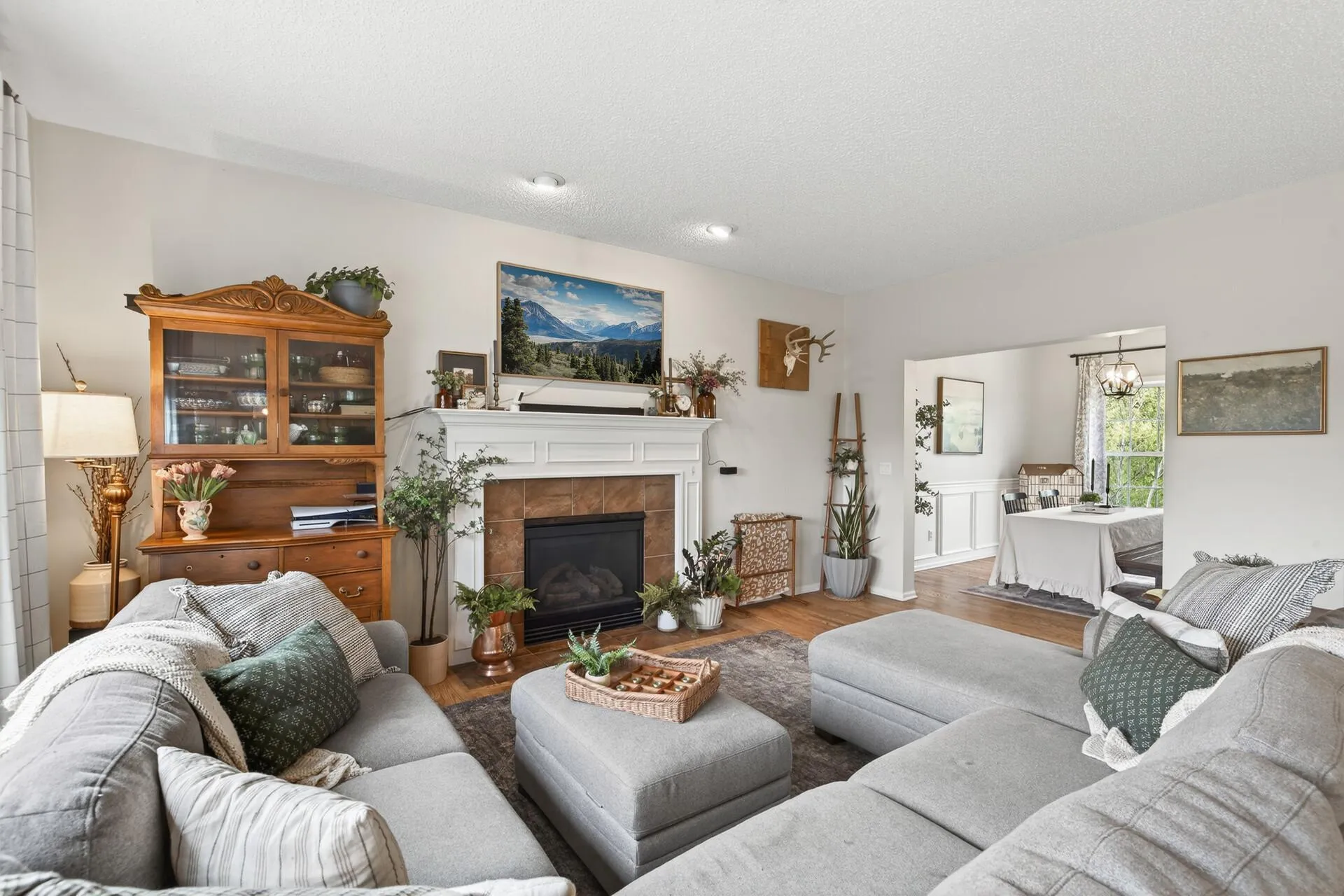 Photo 5 of 6698 Mackenzie Ne Avenue