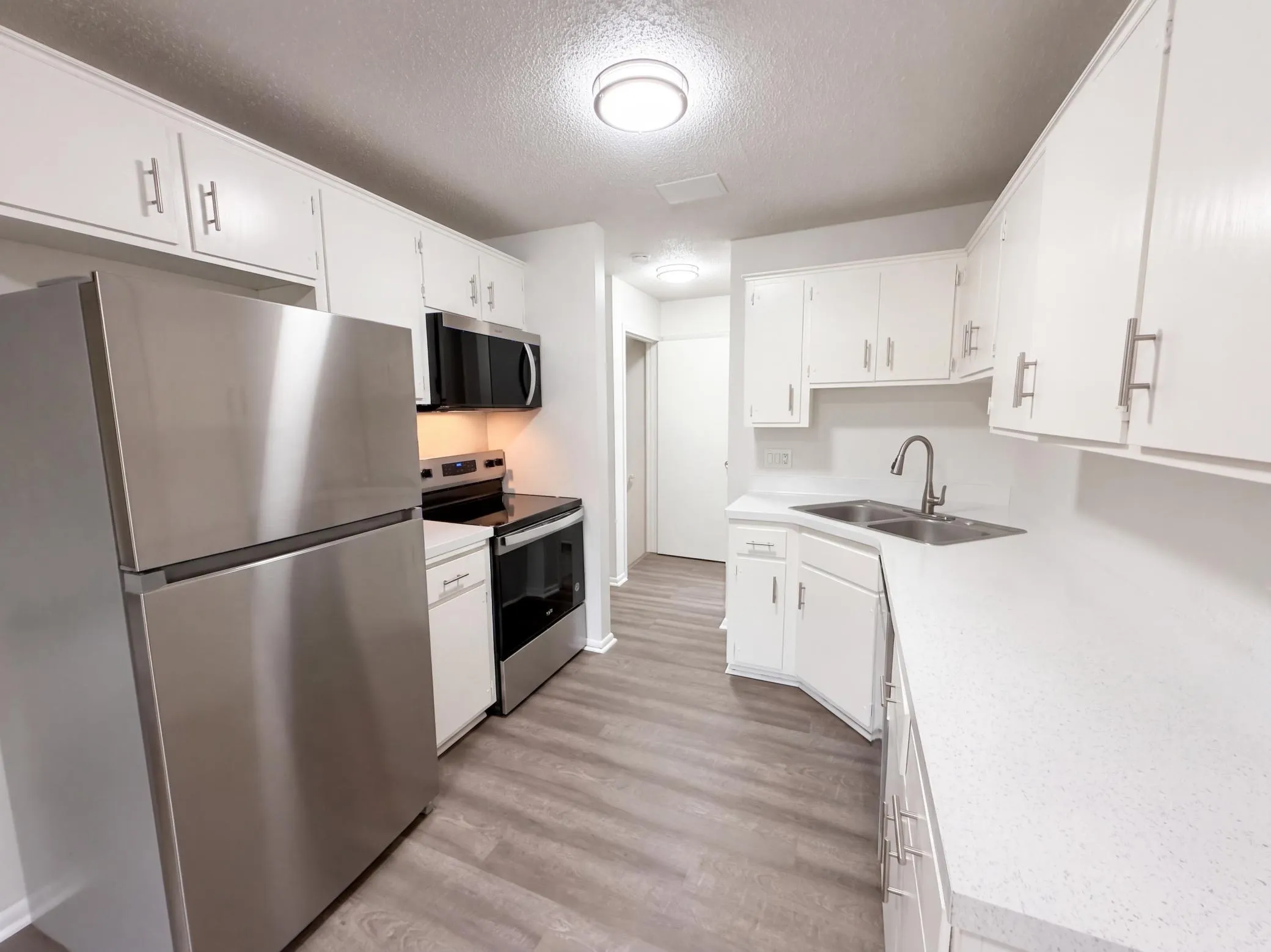 Photo 3 of 15393 Trillium Circle