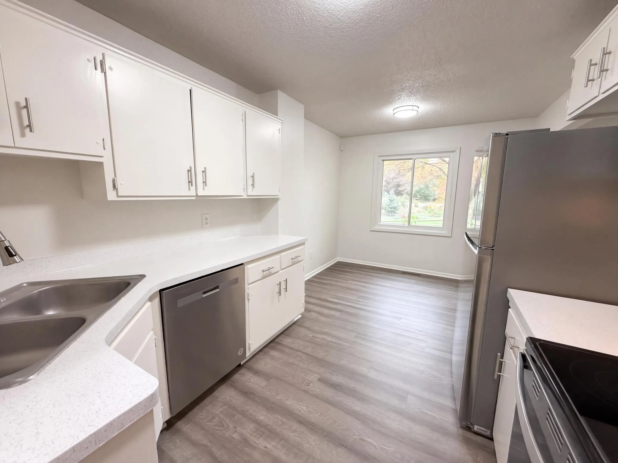 Photo 7 of 15393 Trillium Circle