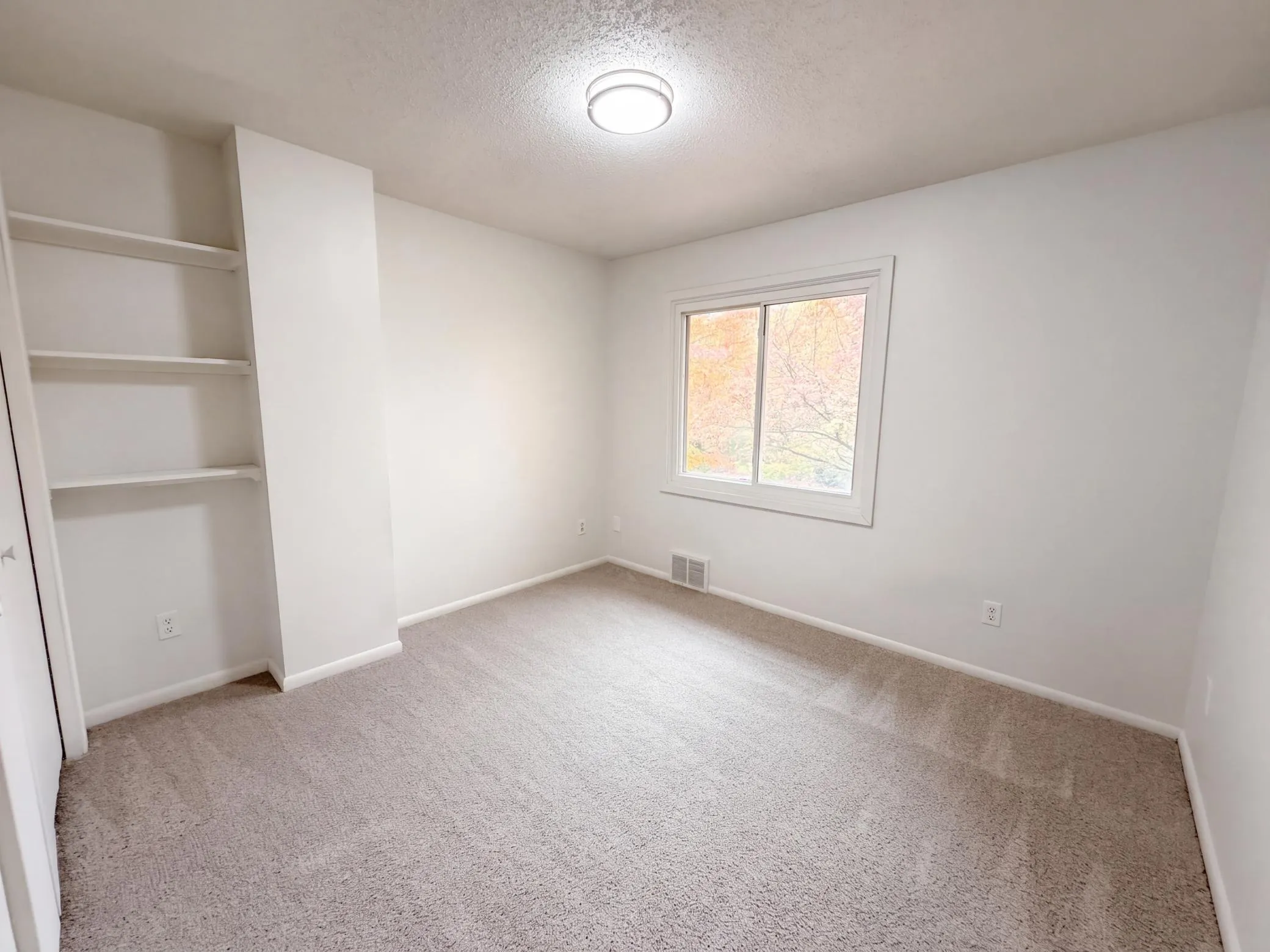Photo 11 of 15393 Trillium Circle