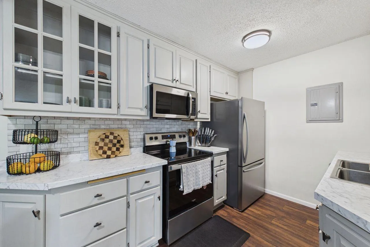 Photo 8 of 2801 Flag N Avenue Unit 222