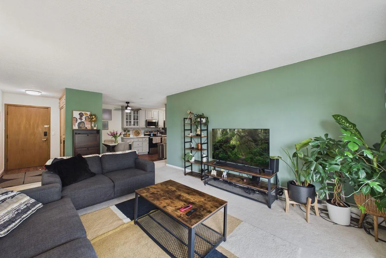 Photo 6 of 2801 Flag N Avenue Unit 222