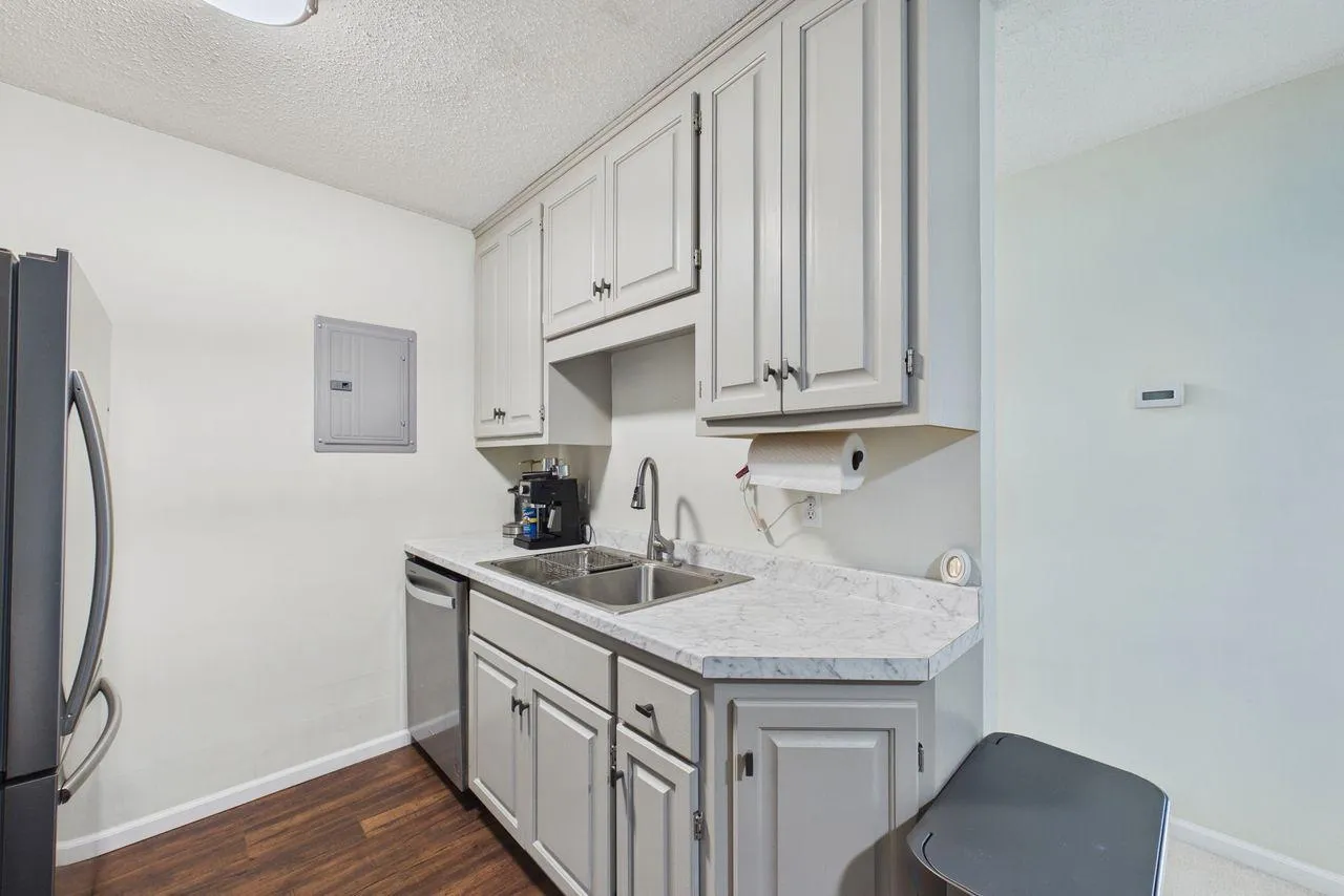 Photo 9 of 2801 Flag N Avenue Unit 222