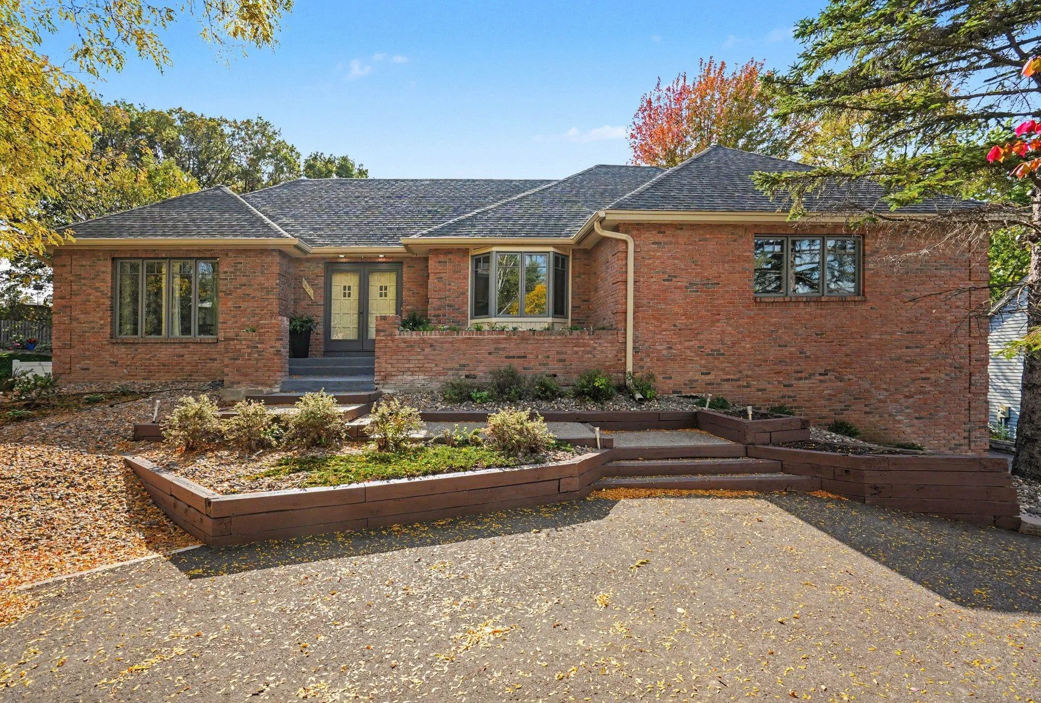 Photo 4 of 1528 Briarknoll Drive