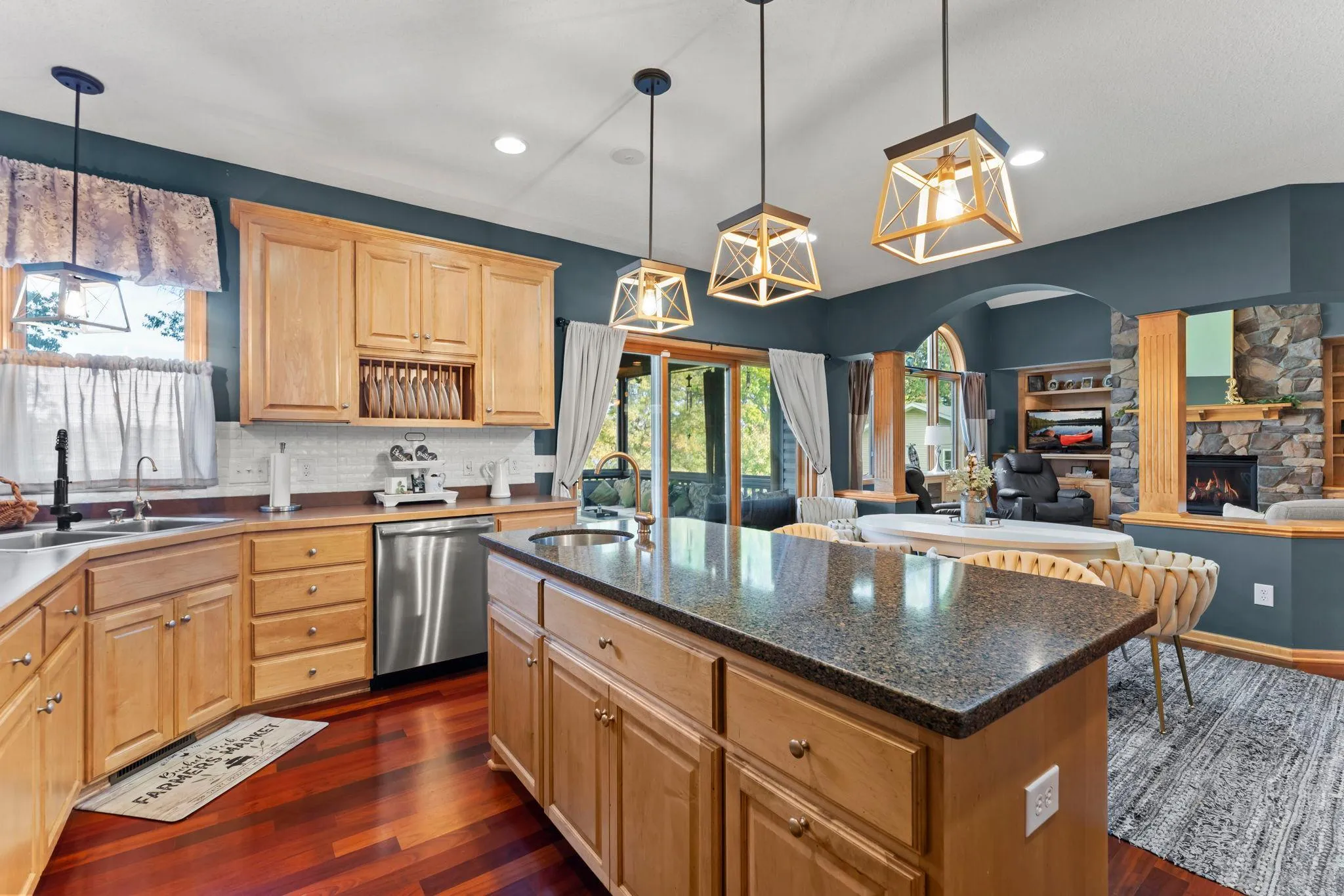Photo 17 of 17447 Interlachen Ne Drive