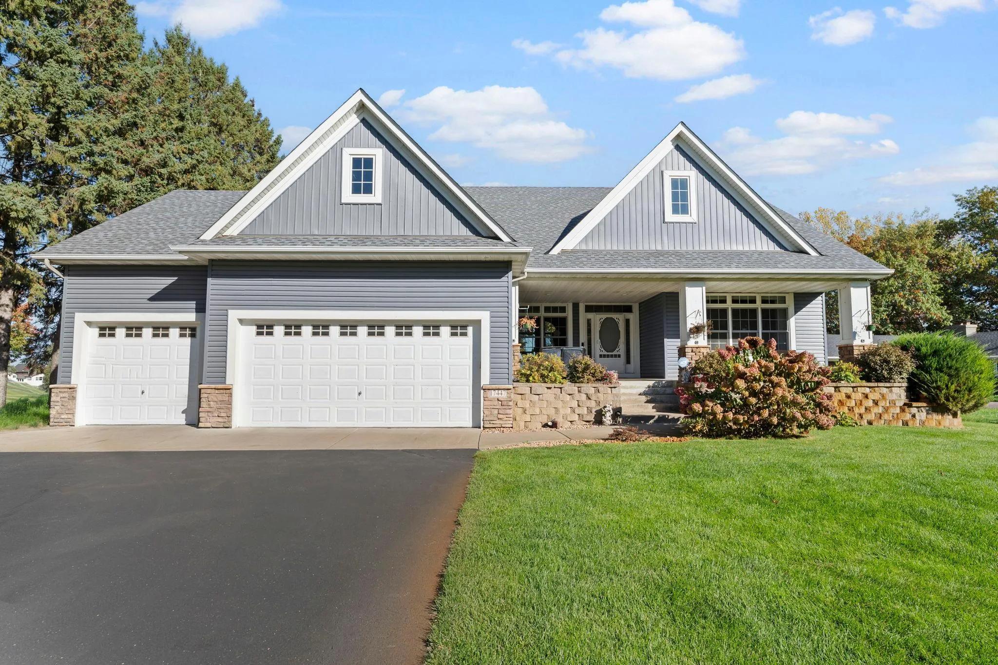 Photo 3 of 17447 Interlachen Ne Drive