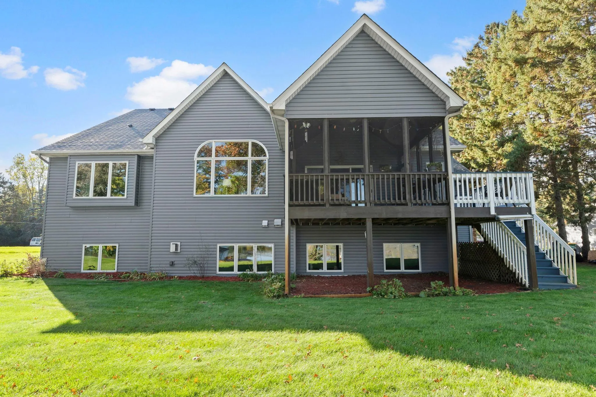 Photo 4 of 17447 Interlachen Ne Drive