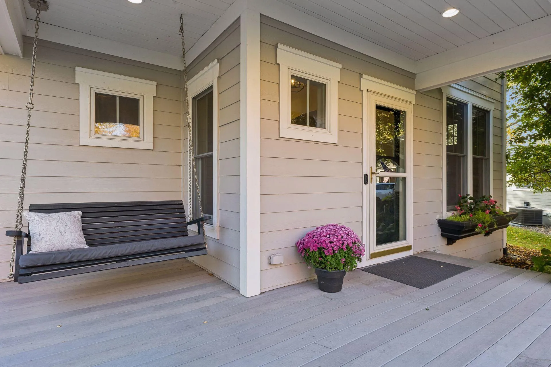 Photo 5 of 14118 Jardin N Avenue