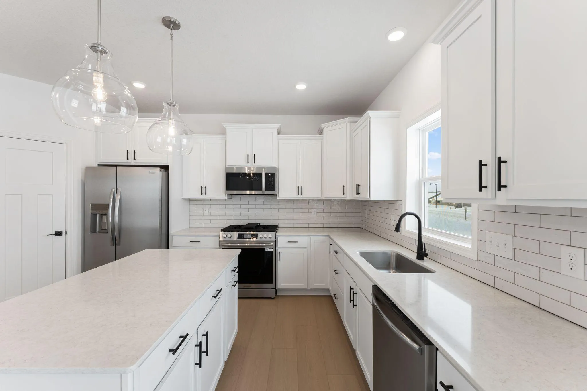 Photo 3 of 5015 87th Ne Street