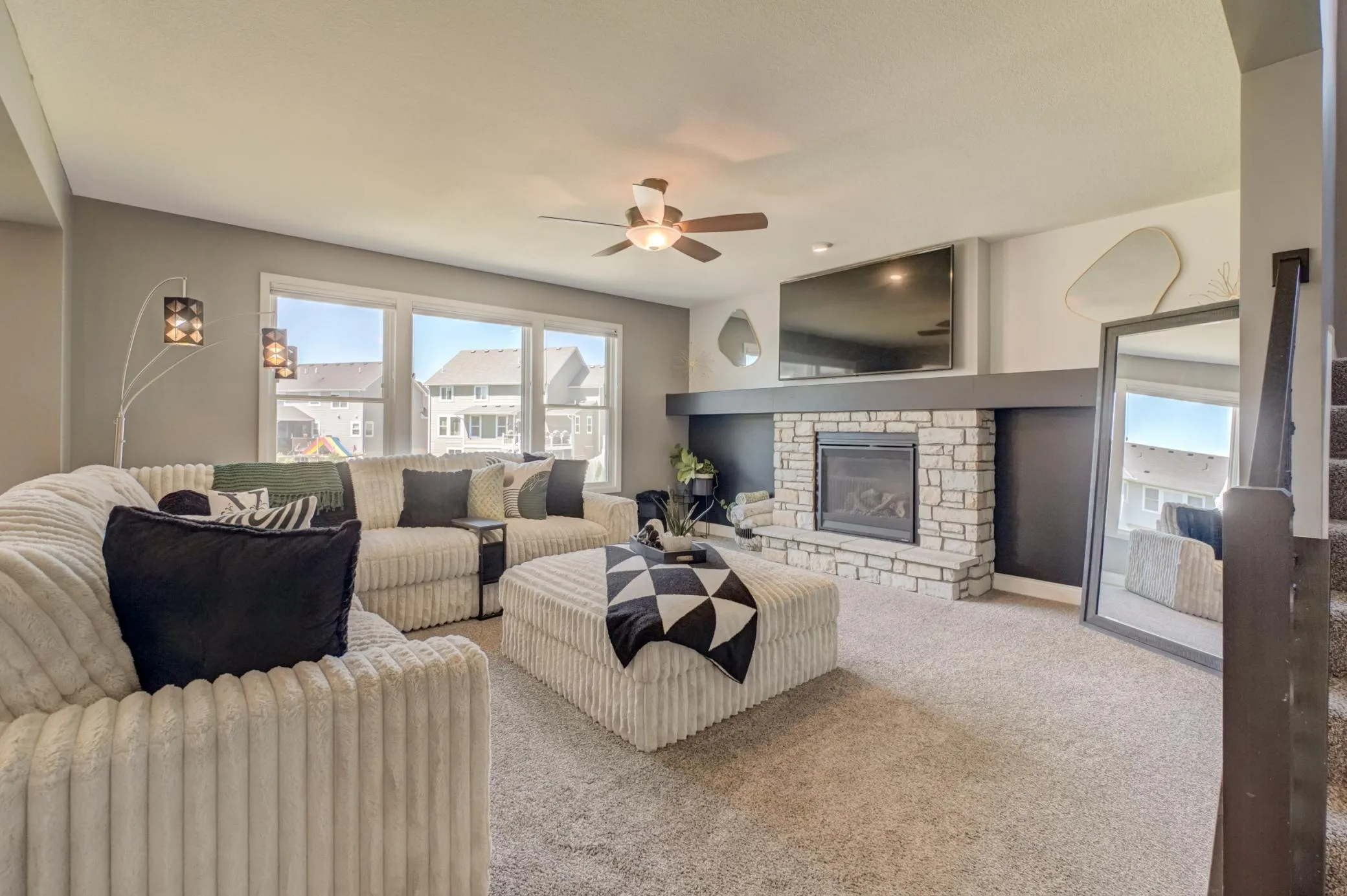 Photo 4 of 5204 Porchlight Bay