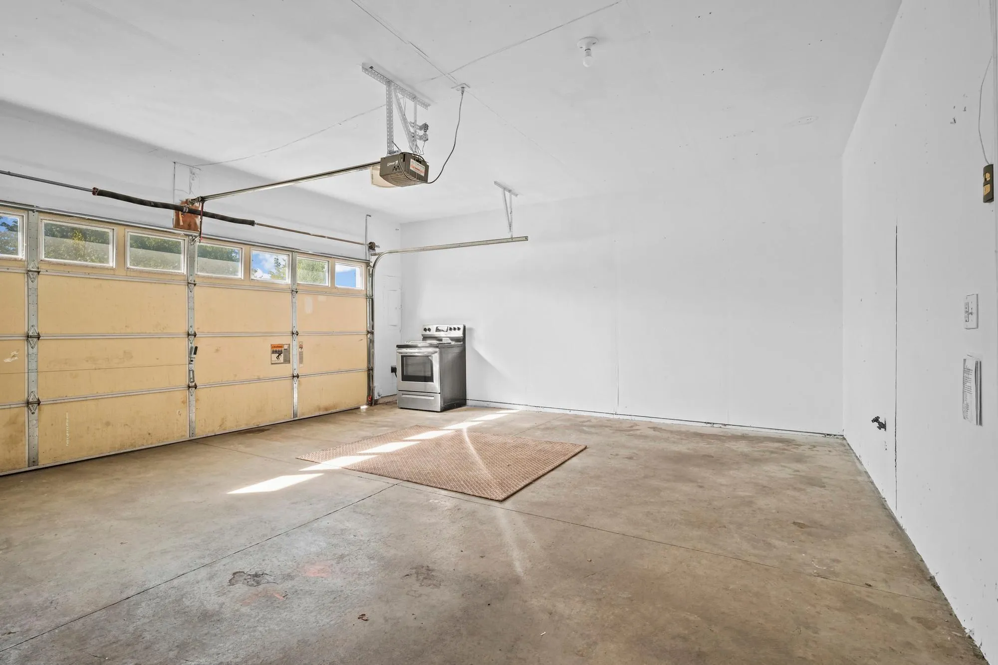 Photo 32 of 941 Newport Avenue