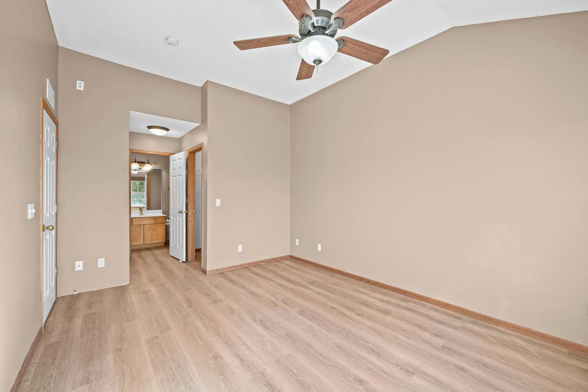 Photo 23 of 941 Newport Avenue