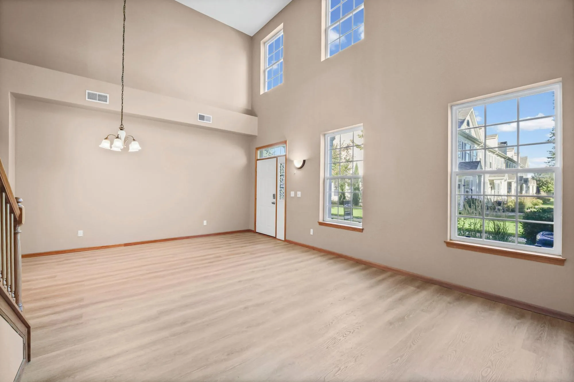 Photo 9 of 941 Newport Avenue