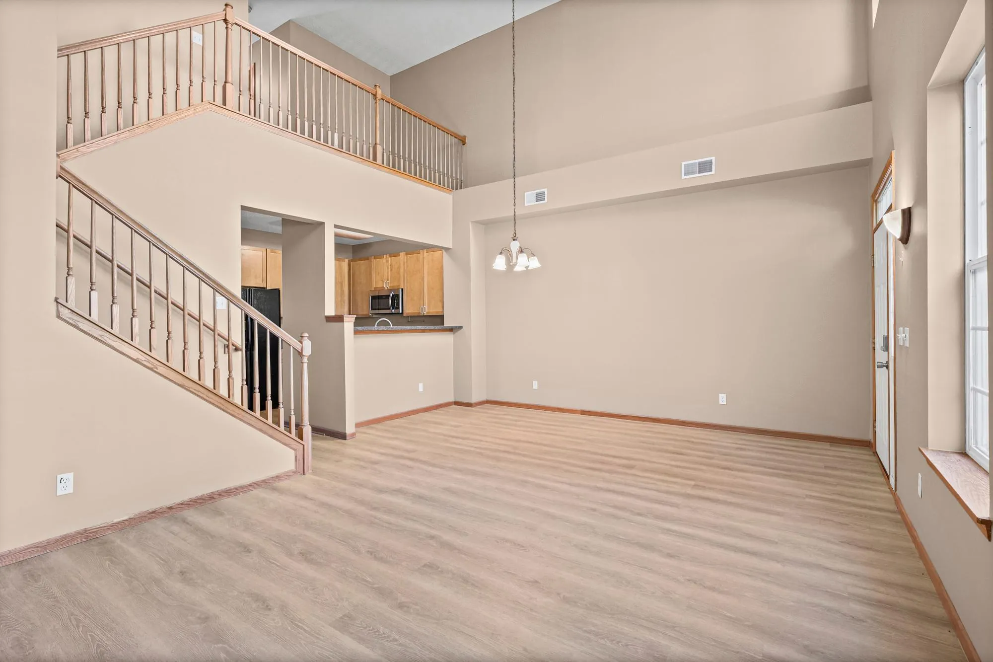Photo 8 of 941 Newport Avenue