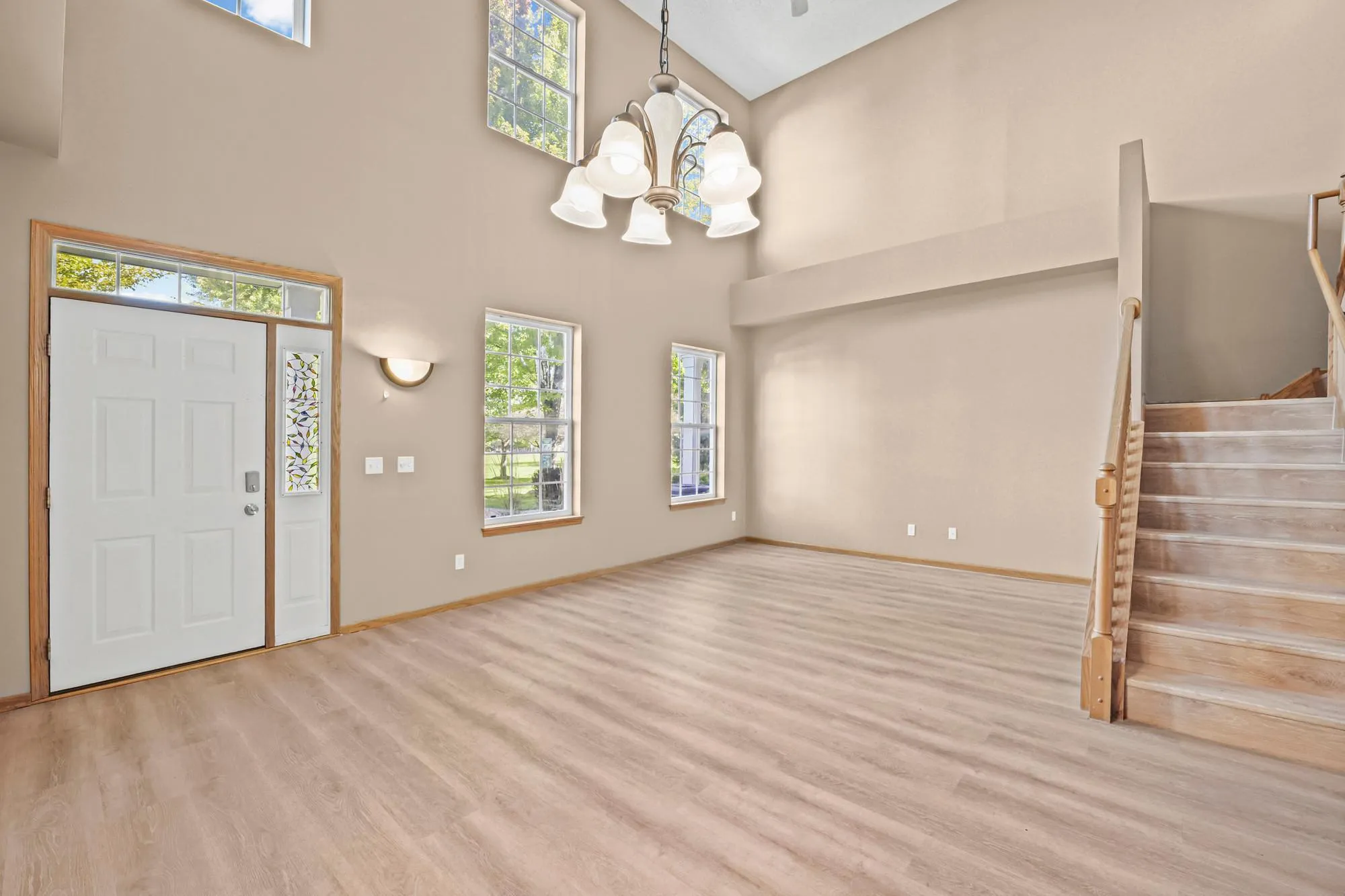 Photo 6 of 941 Newport Avenue