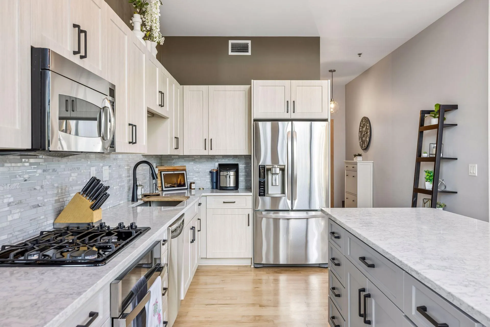 Photo 3 of 215 10th S Avenue Unit 102