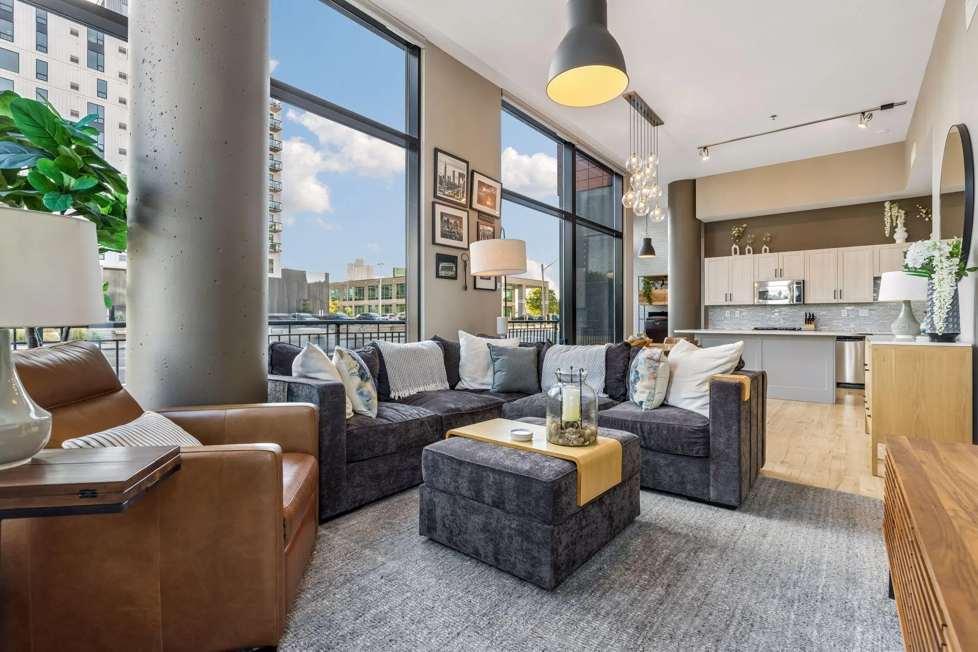 Photo 11 of 215 10th S Avenue Unit 102