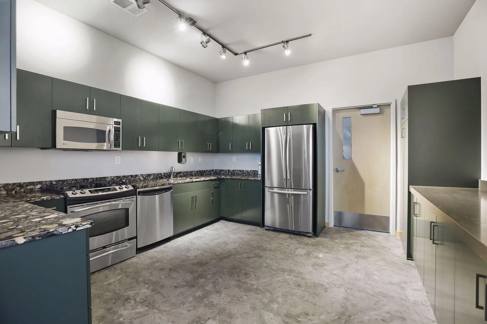 Photo 43 of 215 10th S Avenue Unit 102