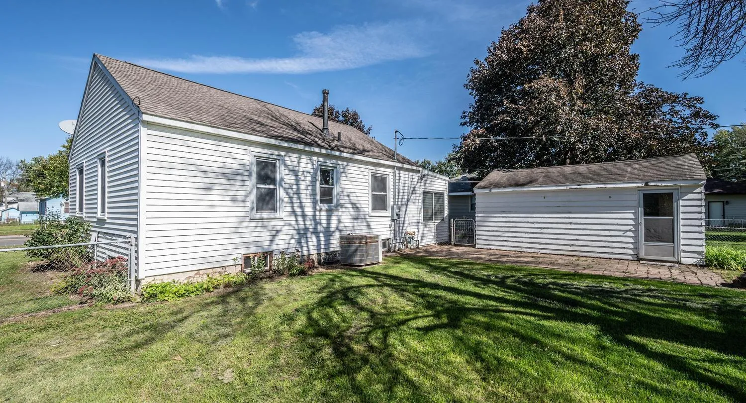 Photo 3 of 704 Elm Street