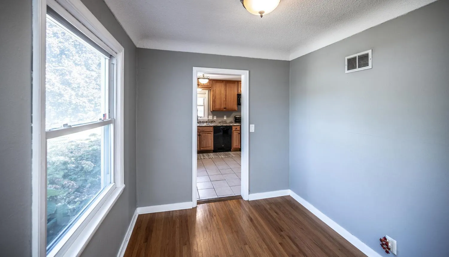 Photo 11 of 704 Elm Street