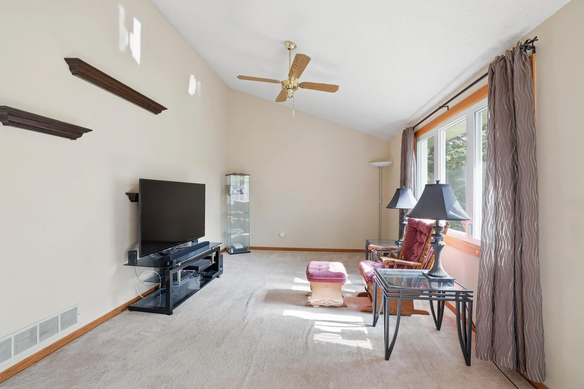 Photo 4 of 4071 99th Ne Avenue