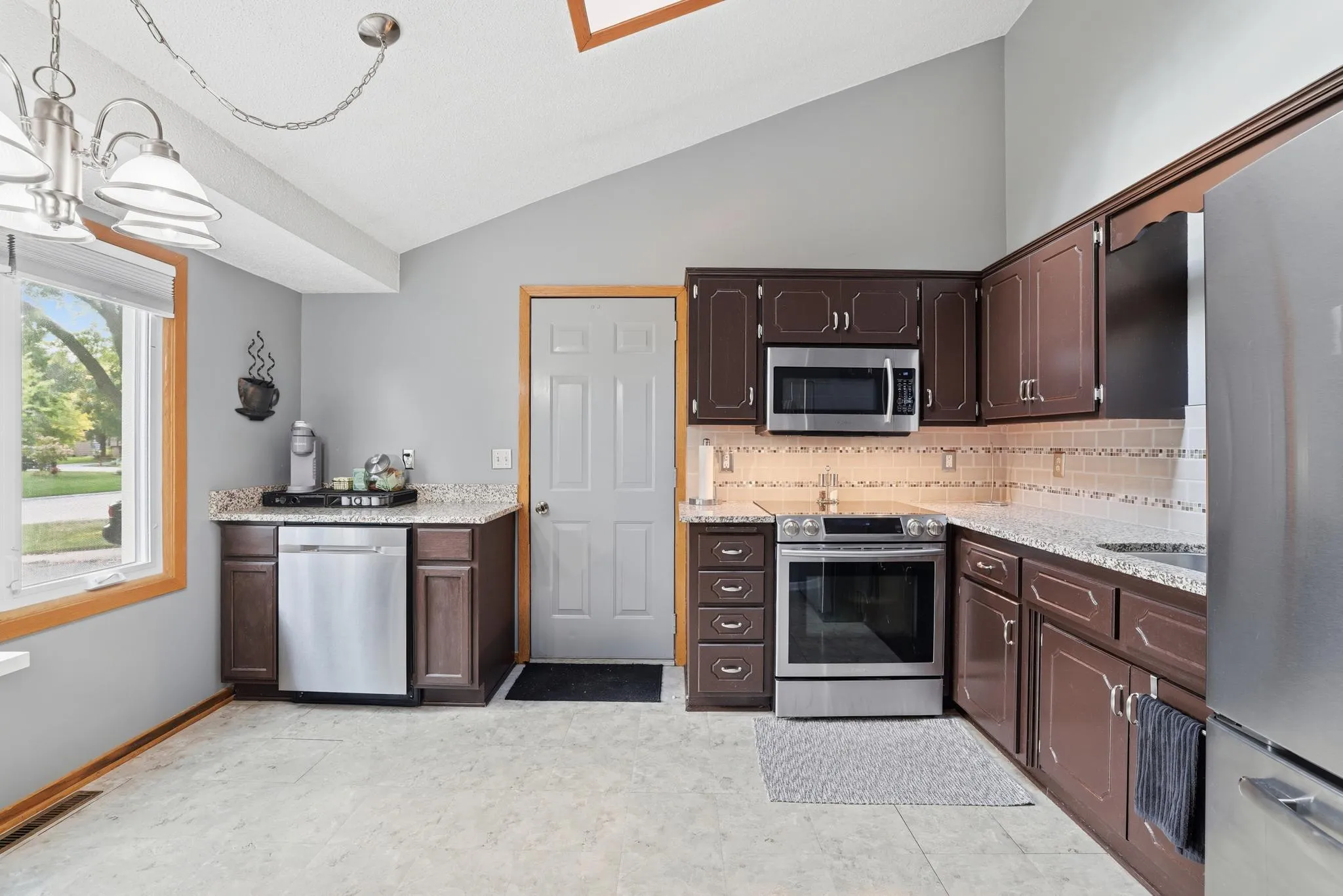 Photo 3 of 4071 99th Ne Avenue