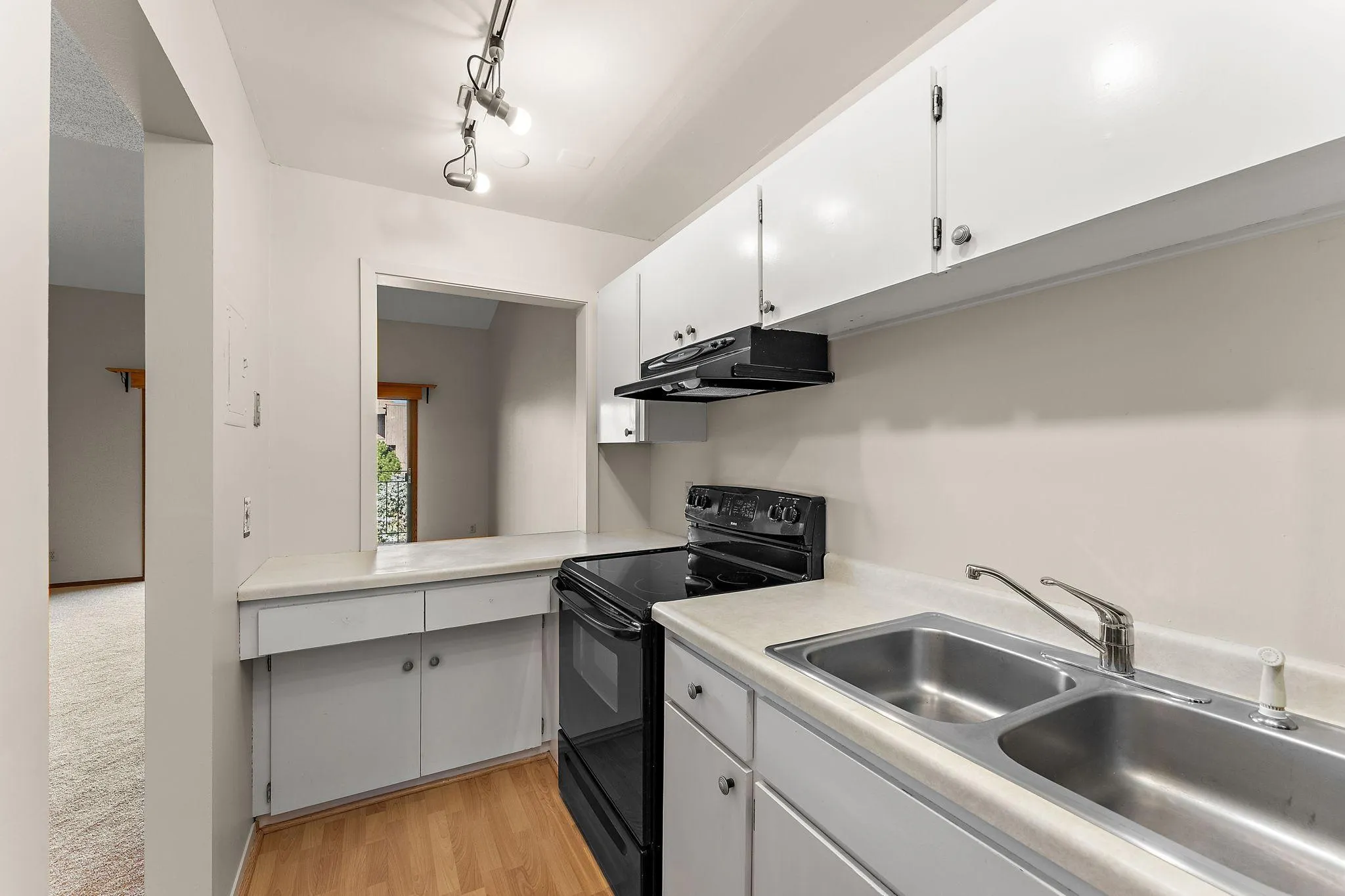 Photo 14 of 4100 Parklawn Avenue Unit 318