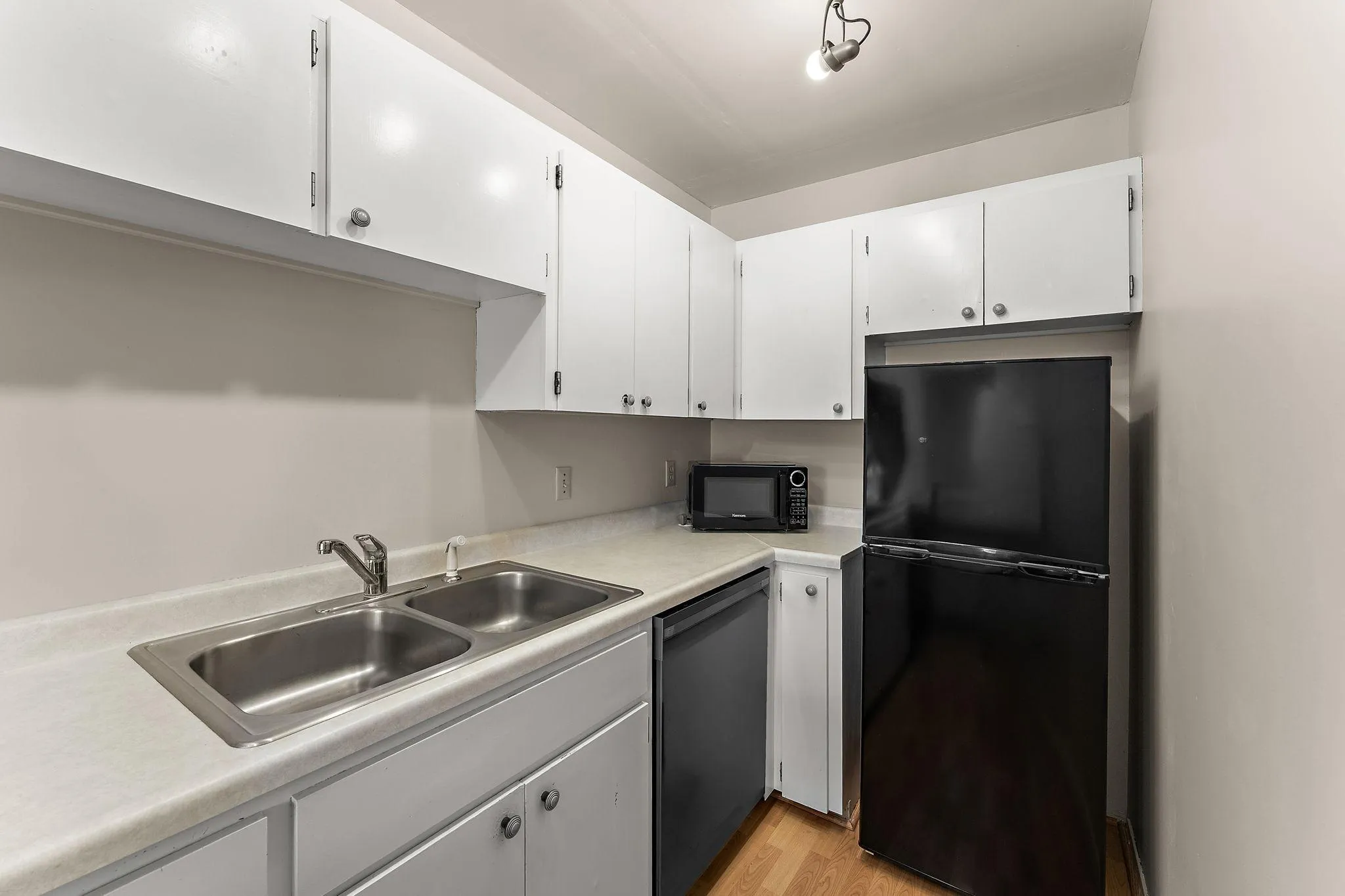 Photo 16 of 4100 Parklawn Avenue Unit 318